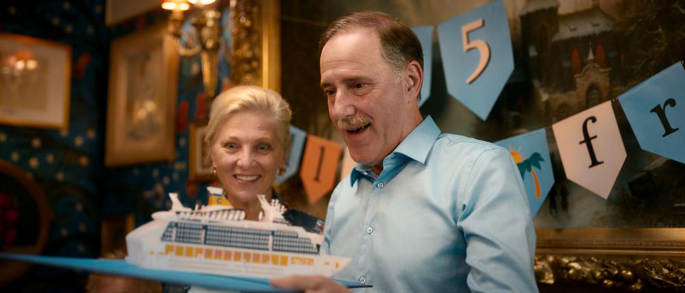 Alice und Peter werden auf eine Kreuzfahrt geschickt.