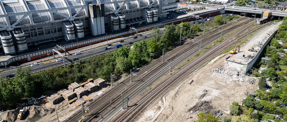 Die abgerissene Ringbahnbrücke soll bis Sommer 2027 neu gebaut werden. (Archivbild)