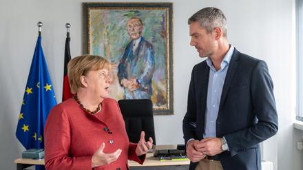 Angela Merkel empfängt den Journalisten Ingo Zamperoni zum Interview in ihrem Büro in Berlin. Die Sendung «Merkels Erbe - 10 Jahre „Wir schaffen das!“» wird am Montag, 25.08.2025, um 20:15 in der ARD ausgestrahlt.