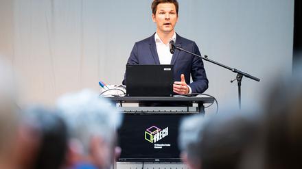 Der SPD-Politiker Steffen Krach ist als Spitzenkandidat für die Wahl zum Berliner Abgeordnetenhaus 2026 im Gespräch. (Archivbild)