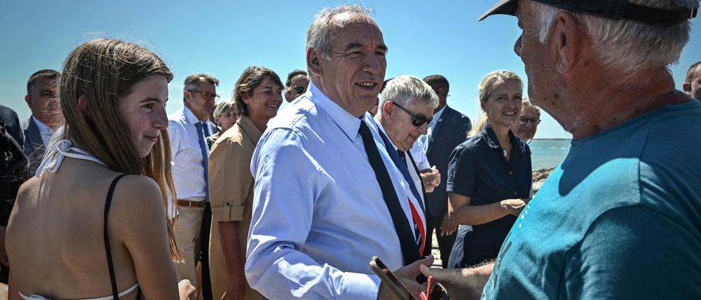 Sucht den direkten Kontakt zum Volk: Premier François Bayrou, der im Parlament keine Mehrheit hat.
