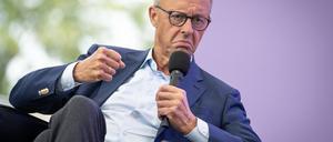 Offiziell ist Bundeskanzler Friedrich Merz wieder aus dem Urlaub zurück, gefühlt war er wegen mehrerer Unterbrechungen desselben nie weg.