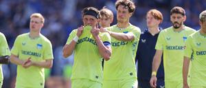 Zum Trikotaufessen. Fabian Reese soll Herthas Mannschaft tragen – und braucht im Moment selbst den Rückhalt seiner Kollegen.