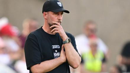 Für den VfB und Trainer Sebastian Hoeneß beginnt die Mission Titelverteidigung in Braunschweig.