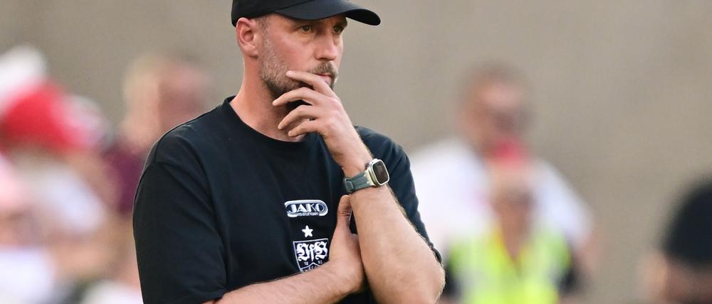 Für den VfB und Trainer Sebastian Hoeneß beginnt die Mission Titelverteidigung in Braunschweig.