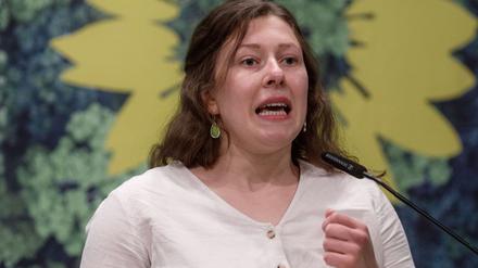 Mayra Vriesema (Bündnis90/Grüne) hält auf dem Online-Parteitag der schleswig-holsteinischen Grünen ihre Bewerbungsrede für den Posten der Vertreterin der Grünen Jugend im Landesvorstand, auf den sie danach auch gewählt wird.