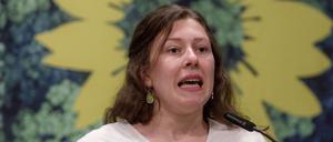 Mayra Vriesema (Bündnis90/Grüne) hält auf dem Online-Parteitag der schleswig-holsteinischen Grünen ihre Bewerbungsrede für den Posten der Vertreterin der Grünen Jugend im Landesvorstand, auf den sie danach auch gewählt wird.