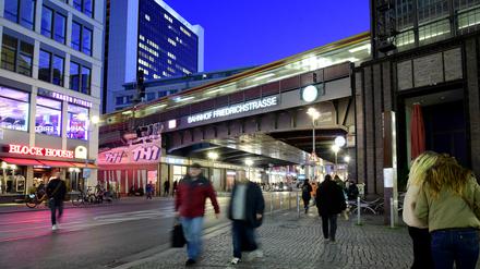 Die Friedrichstraße am späten Nachmittag.
