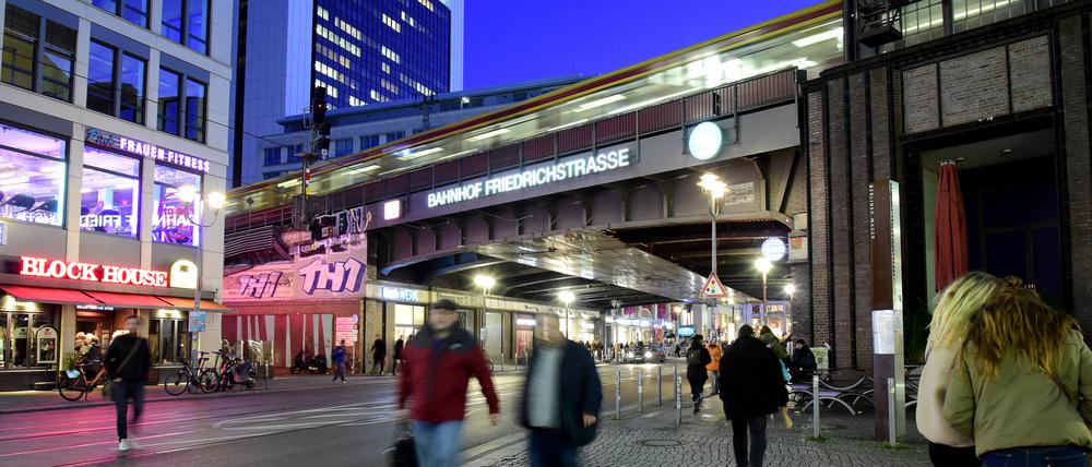 Die Friedrichstraße am späten Nachmittag.