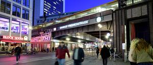 Die Friedrichstraße am späten Nachmittag.
