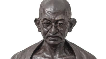 Bronze-Büste von Mahatma Gandhi von dem Bildhauer Shri Gautam.