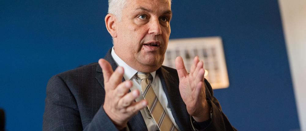 Brandenburgs Polizeipräsident zeigt sich aufgeschlossen bei der Anwendung von KI auch zur Strafverfolgung.