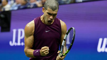 Carlos Alcaraz überraschte in New York mit kurz geschorenen Haaren.