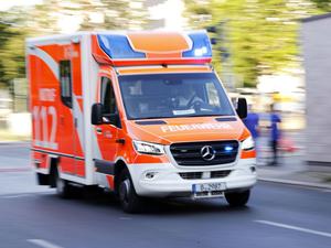 Ein Rettungswagen im Einsatz. (Symbolbild)