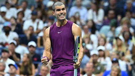 Carlos Alcaraz gewinnt auch ohne Haare.