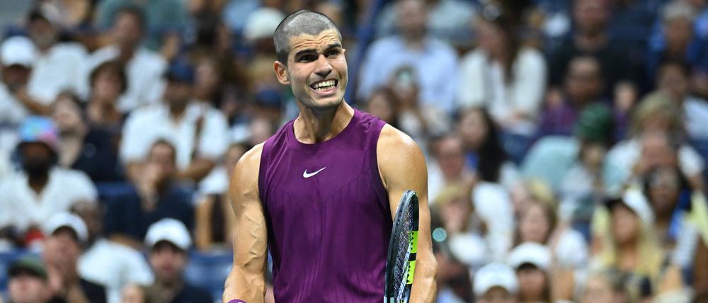 Carlos Alcaraz gewinnt auch ohne Haare.