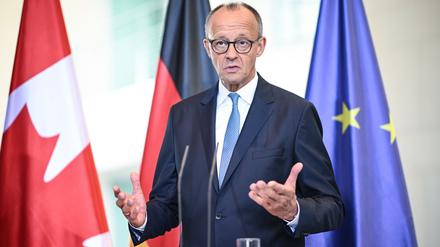 Der Kanzler sieht das Veto seines Außenministers gegen das Wehrdienstgesetz als „ein ganz übliches, normales Regierungshandeln“.