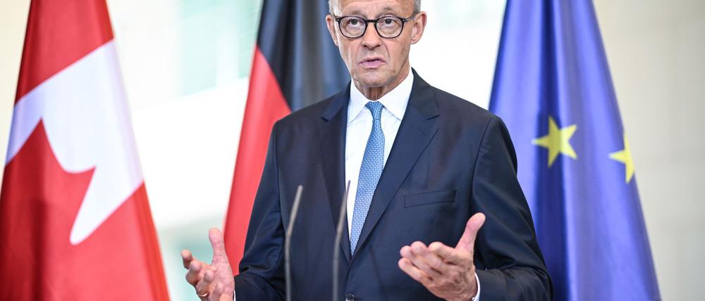 Der Kanzler sieht das Veto seines Außenministers gegen das Wehrdienstgesetz als „ein ganz übliches, normales Regierungshandeln“.