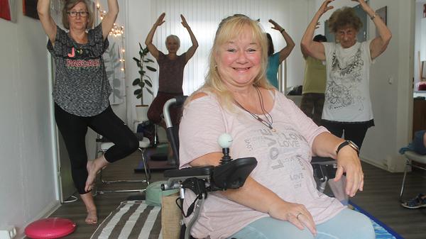 Gundula Lehmann ist Yogatrainerin für Menschen mit Behinderungen und selbst seit zwölf Jahren auf den Rollstuhl angewiesen.