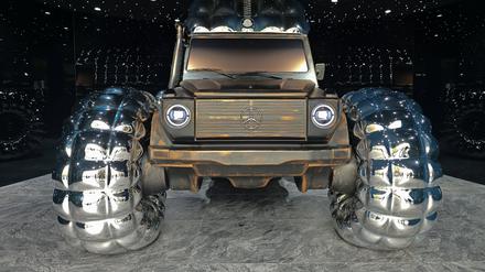 Monstertruck und Kunstobjekt. Ein G-Klasse Mercedes bei der Shanghai Fashion Week im Oktober 2024
