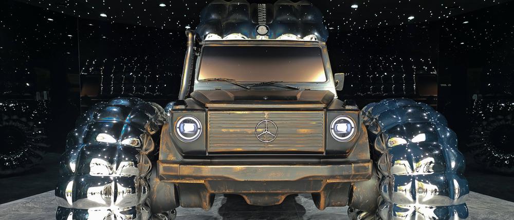 Monstertruck und Kunstobjekt. Ein G-Klasse Mercedes bei der Shanghai Fashion Week im Oktober 2024