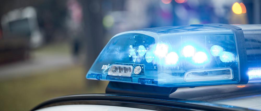 Eine Zeugin rief die Polizei. (Symbolbild)