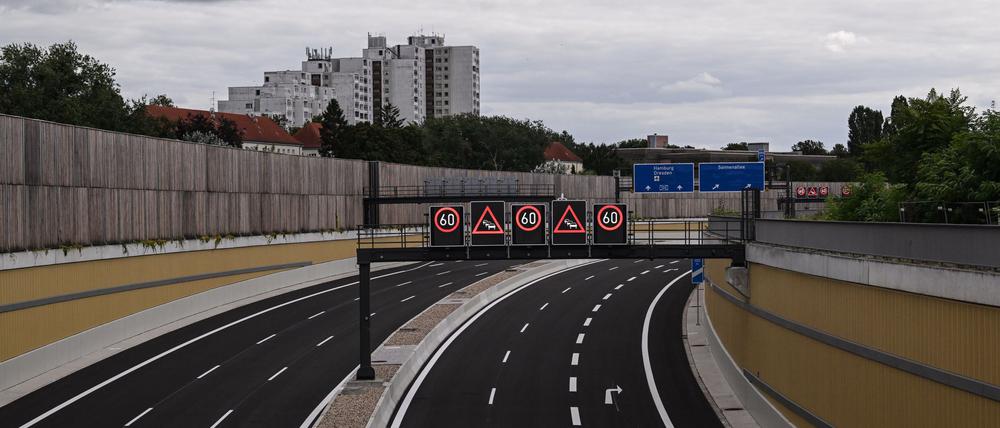 Ab Mittwochnachmittag heißt es nach zwölf Jahren Bauzeit auf der A100 zum Treptower Park freie Fahrt.