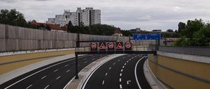 Ab Mittwochnachmittag heißt es nach zwölf Jahren Bauzeit auf der A100 zum Treptower Park freie Fahrt.