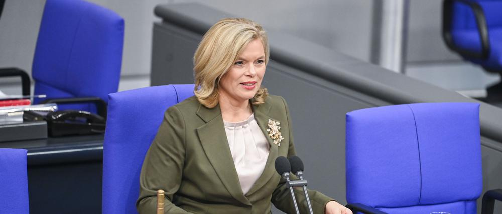 Julia Klöckner (CDU), Bundestagspräsidentin, eröffnet die Sitzung des Bundestags zur Generaldebatte zum Haushalt im Plenum des Bundestags.
