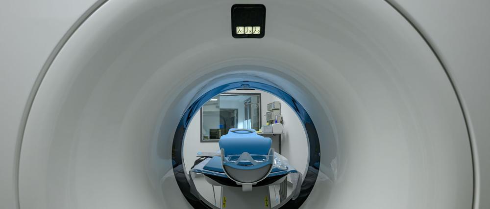 In Berlin sind nach jüngsten Daten knapp 21.500 Menschen 2022 neu an Krebs erkrankt, in Brandenburg fast 17.500. Mit Computertomographie kann Krebs diagnostiziert werden (Archivbild).