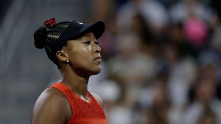 Tennisstar Naomi Osaka fiel mit ihrem Haarschmuck auf.