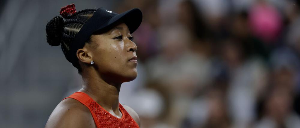 Tennisstar Naomi Osaka fiel mit ihrem Haarschmuck auf.