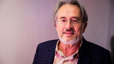 Mit 66 Jahren, da fängt das Leben an: Gert Scobel bleibt auch als Rentner aktiv bei Youtube. (Archivbild)