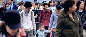 Zu viele Alte, zu wenig Nachwuchs: Nach Jahrzehnten der Ein-Kind-Politik steht Chinas Führung vor einem massiven demografischen Problem.