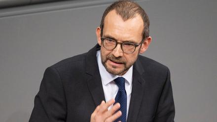 Thomas Röwekamp (CDU), Mitglied des Deutschen Bundestages, spricht bei der Sitzung des Bundestags zu den Abgeordneten.