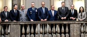 Die Bundesregierung hat angesichts der russischen Bedrohung das umstrittene Wehrdienstgesetz beschlossen und will notfalls Rekruten auch zwangsweise einziehen.
