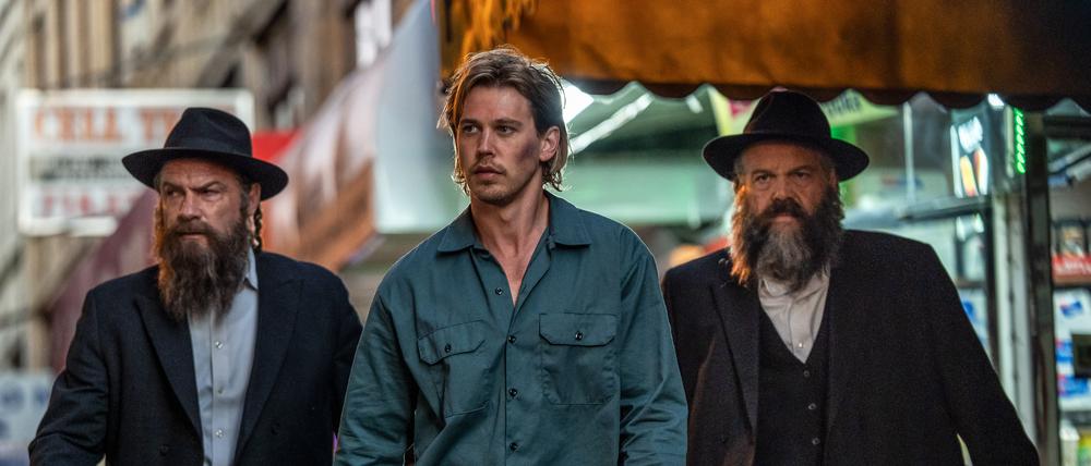 Die Gangster-Brüder Lipa (Liev Schreiber) und Shmully (Vincent D’Onofrio) sind Hank (Austin Butler) auf dem Fersen.
