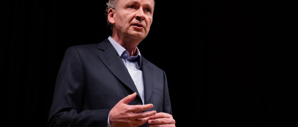 Der Bestsellerautor Ferdinand von Schirach erklärt, wie er zur Frage nach dem Sinn des Lebens steht. (Archivbild)