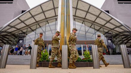 Vor dem Smithsonian’s National Air and Space Museum wird patrouilliert.
