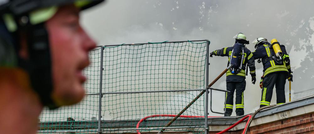 Die Löscharbeiten gestalten sich sehr kompliziert.