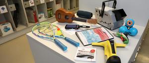 Die Potsdamer Bibliotheksgesellschaft unterstützt in der Leihbücherei auch die Bibliothek der Dinge, bei der praktische Dinge für Alltag und Freizeit ausleihbar sind. 