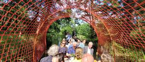 Für die Natur wird es in Zeiten des Klimawandels eng, auch im Spreewald: Kunstwerk von Andrea J. Grote. 