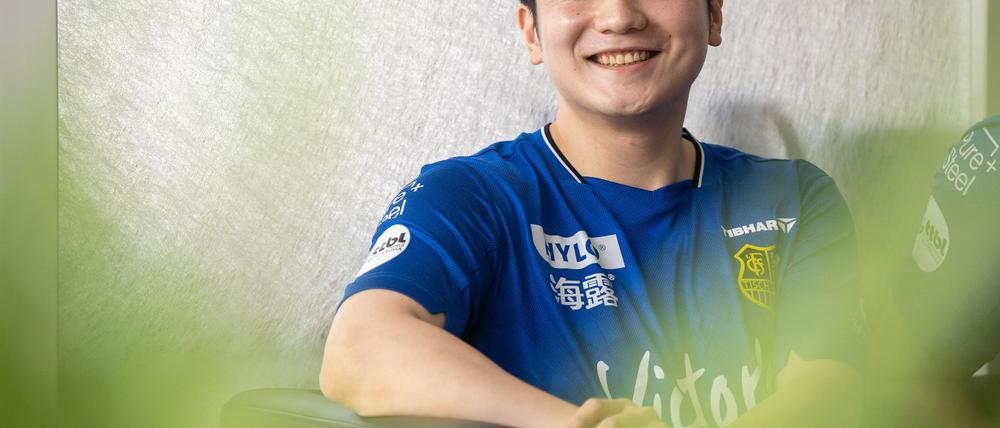 Tischtennis-Star Fan Zhendong bei seiner Vorstellung in Saarbrücken.