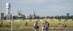Für das Tempelhofer Feld wurden Entwürfe zur Weiterentwicklung erarbeitet. Im September soll eine Ausstellung damit den Entwürfen eröffnen. 