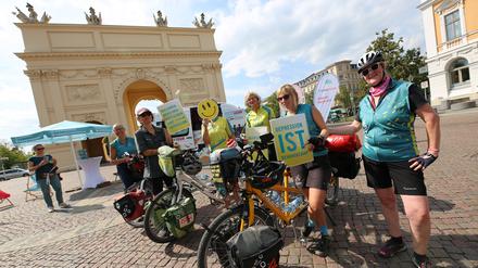 75 Menschen mit und ohne Depression radeln bei der „Mut-Tour“ quer durch Deutschland. Am Mittwoch machten sie in Potsdam Halt.