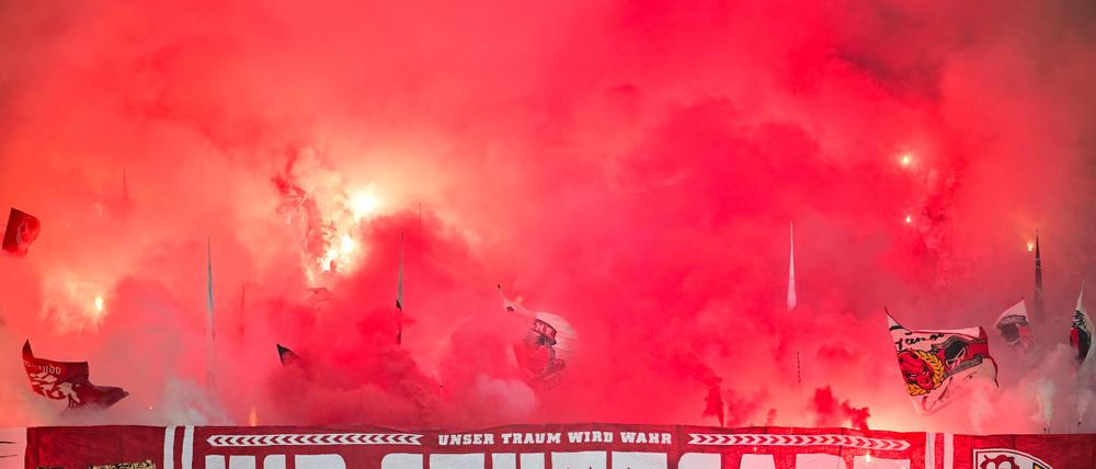 Das Feuerwerk kommt den VfB Stuttgart teuer zu stehen.