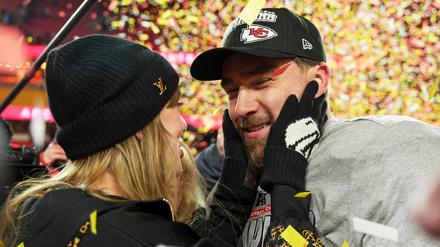 Taylor Swift und Travis Kelce haben sich verlobt. (Archivbild)