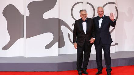 Francis Ford Coppola (l) und Werner Herzog auf dem roten Teppich.