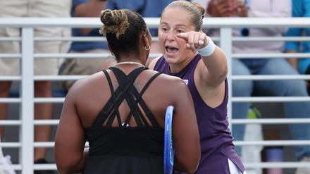 Streit am Netz. Taylor Townsend und Jelena Ostapenko (rechts) hatten nach ihrem Match bei den US Open noch etwas zu klären. 