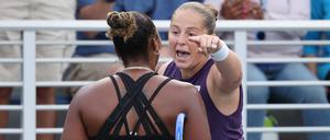 Streit am Netz. Taylor Townsend und Jelena Ostapenko (rechts) hatten nach ihrem Match bei den US Open noch etwas zu klären. 